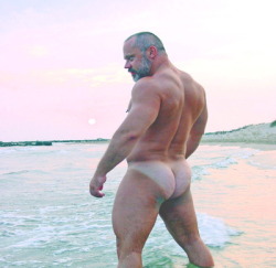 dadsboysbears:  dadsboysbears: Lots of Dads