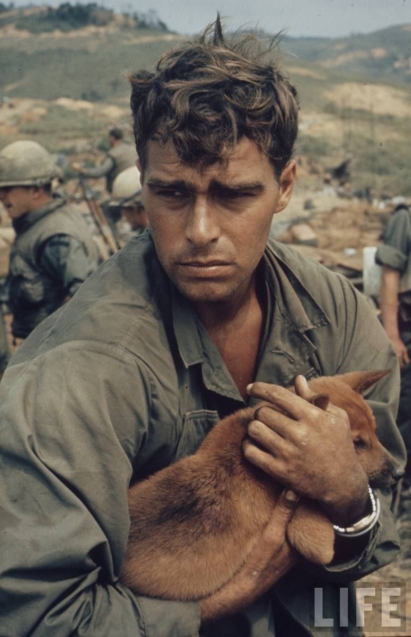 peerintothepast:  A U.S. Marine with a dog in Vietnam. life.time.com 