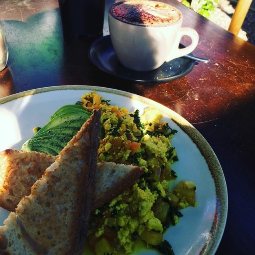 Breakfast!!! Tofu scramble @marketorganics.com.au #vegan #tofuscramble #veganyumminess
