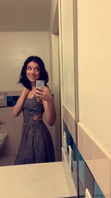 nerdy-sapphic-witch:  Bathroom selfies. 