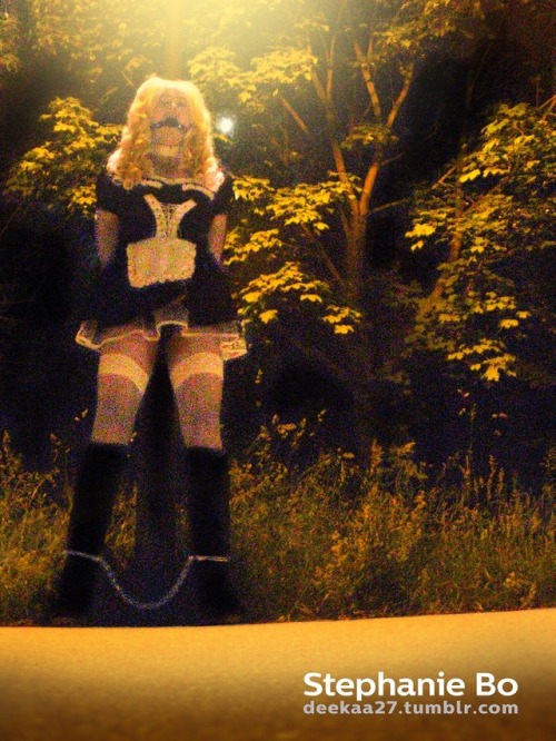 A Sissy Princess cuffed to a lamppost