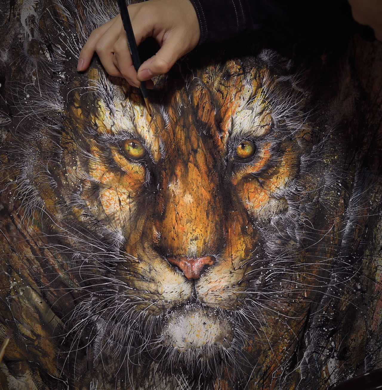itscolossal:  Explosive Splattered Ink Animal Paintings by Hua Tunan