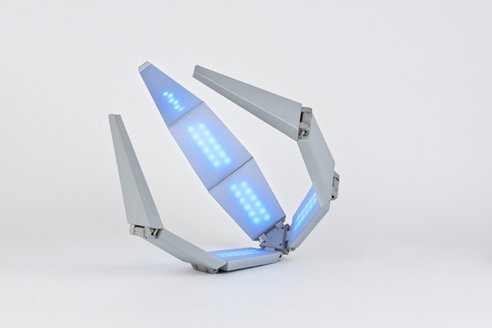 treehugger:
“ Shape Shifting Solar Lamp Looks Like Robot Claw
”