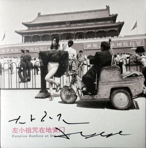 这段时日对世界有了新的看法……手也饱受痛风的折磨，躺着的时间比起来活动时间要多，可是黑眼圈始终下不去………痛苦的时候想有个人照顾我，可惜是妄想……我还得起来照顾家里的鱼看着自己手上的纹理，感觉到了某些
