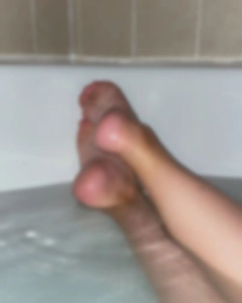 I love taking baths. There so relaxing and makes me feel all warm inside #feet #foot #footjob #feetp