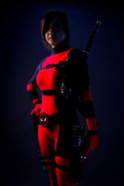 comicbookcosplay:  Lady Deadpool by sassmiracosplay