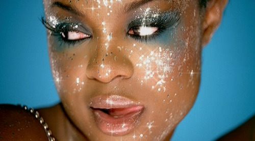 libulan2:  keisha in “in the middle” by sugababes (2004)