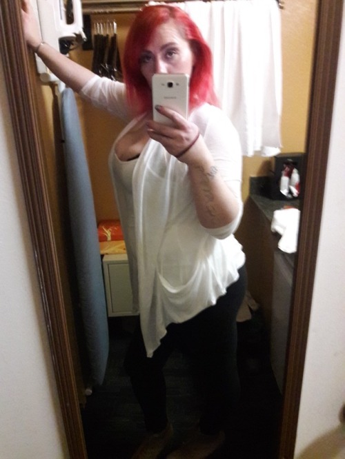 angelpink00: Craving some fun. Who wants to entertain me? You look wonderful!