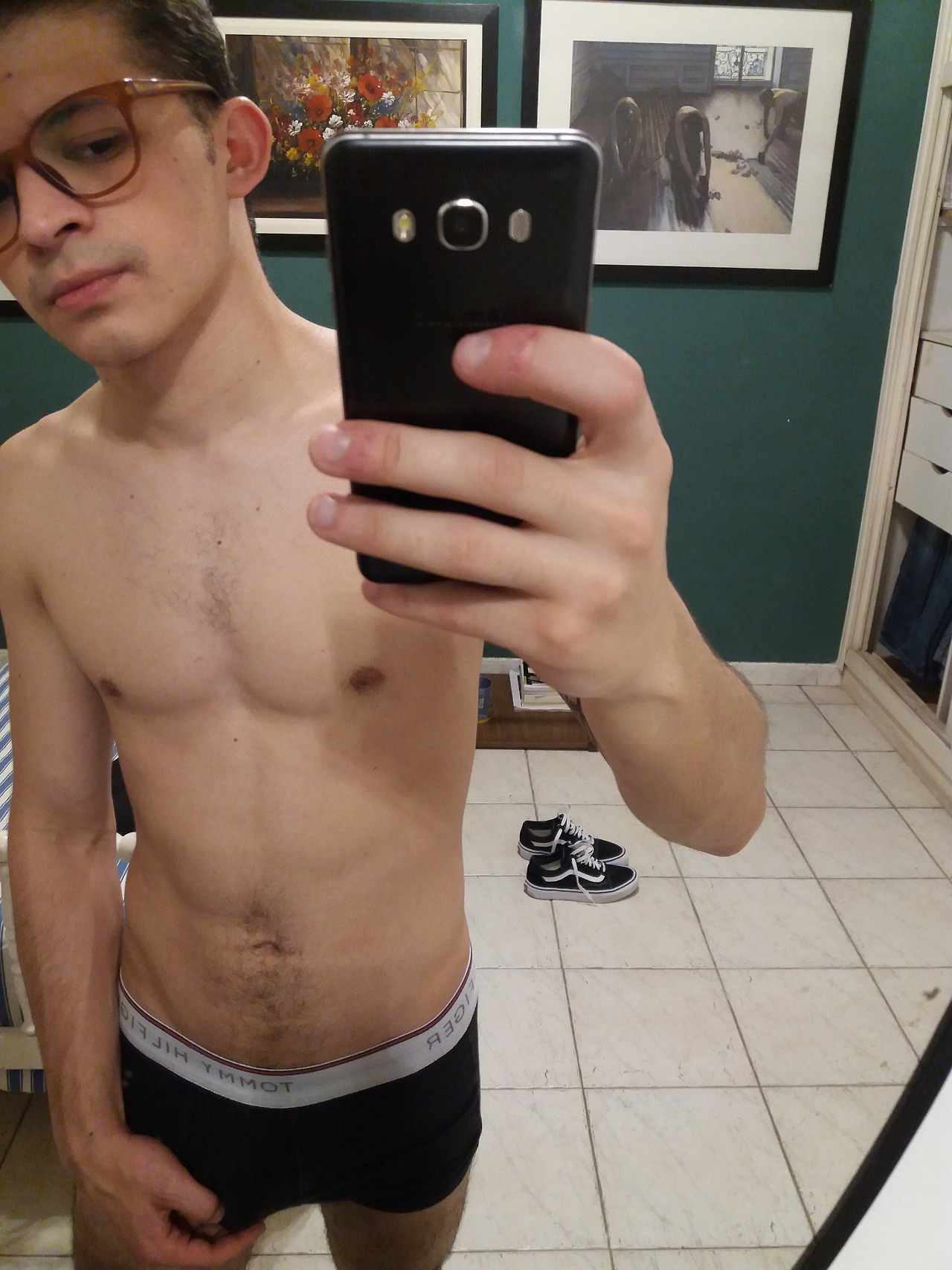 soulreaper881:  paulnicholas:  Friday night  How sexy. 