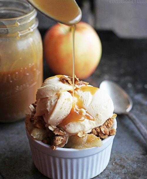 ourlittlesecretlust:        Apple Crisp with Salted Caramel Sauce     now that’s sexy