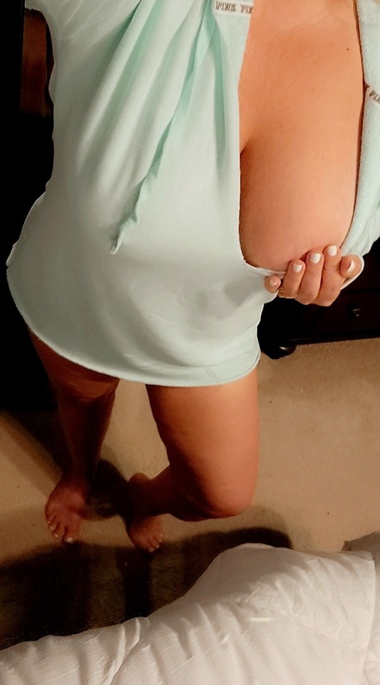 easilyentertained:      Love my ‘work-from-home’ adult photos