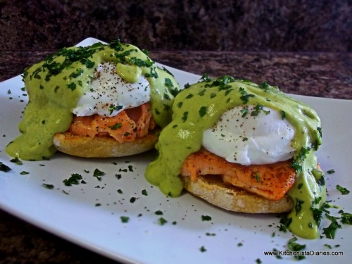 kitchenistadiaries:Poached Eggs. Avocado Hollandaise. Roasted Salmon. My take on an Eggs Benedict…re