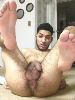 lightskinnedboys:  Spread eagle