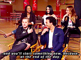 dinoscully:  The High School Musical cast has really got their head in the game concerning puns. 
