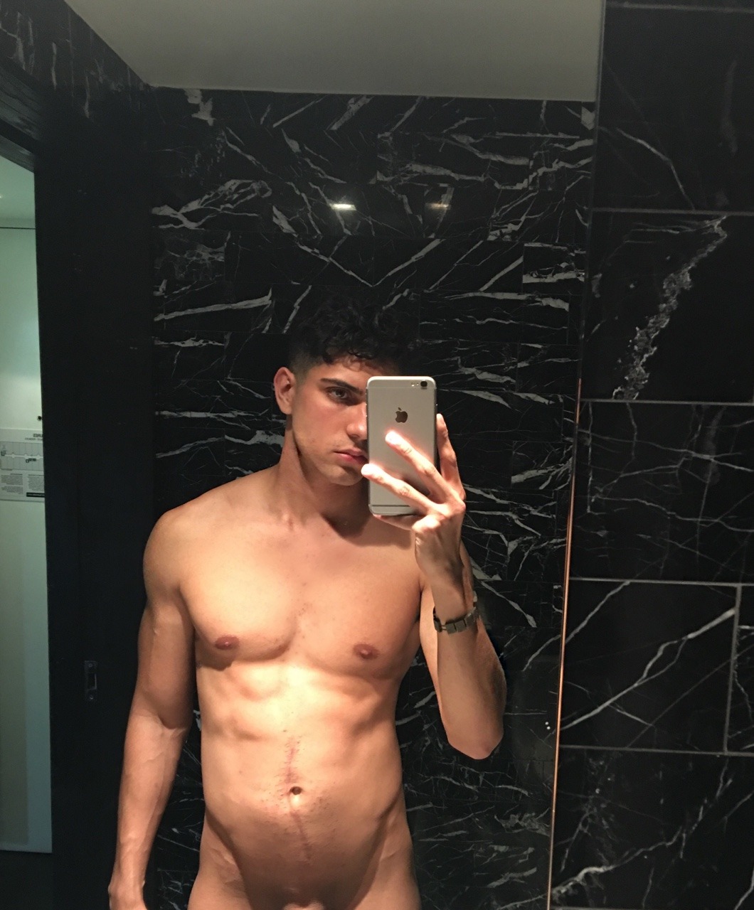 gucci-gainz:  Nude selfies till I die ?