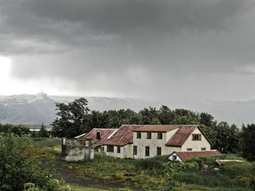 ohverytired:  Abandoned houses in rural Iceland  