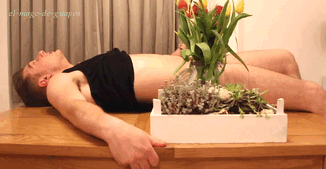 el-mago-de-guapos: Riyadh Khalaf  showing off his cute bum on You Tube! 