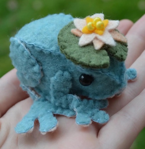 sosuperawesome: Peaches N Plushies on Etsy