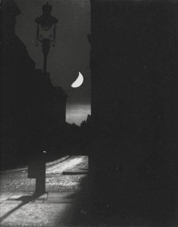 birdsong217:  Bill Brandt Blackout in London, Crescent Moon and Street Lamp, The Adelphi, 1939. 