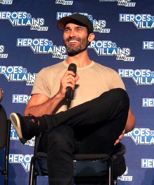 stellina-4ever: Tyler Hoechlin during panel  at ‘ Heroes &amp; Villains Fan Fest