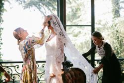  purpleemoon:  Mary-Kate Olsen and Ashley Olsen dress bride Molly Fishkin for her wedding in L.A  