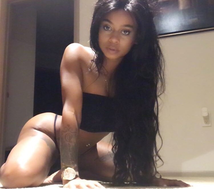 blkpussyluvr:  instagramnudez: Mia Famous  Dam 😍