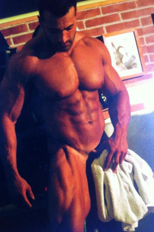 musclehank:  legendarybodies:  Juan González López   God. That body….