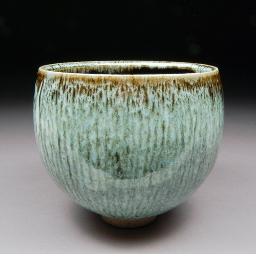 Japanese tea accesories: Japanese Tea Bowl of Seto Ware, Icy water glaze by Eichi Kato. Upsized Matc