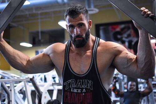 lovedolmanche:  “Modern day Spartan” indeed.  This is my kind of man.@nick_pulos