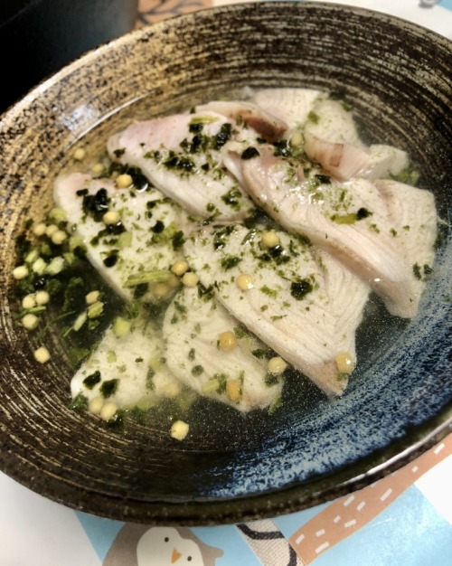 Cold winter, empty belly and buri (yellowtail) slices makes a super comforting ochazuke at late hour