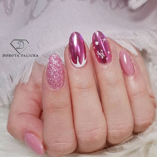 Christmas in pink  #dorotapalicka #christmasnailart #pinkchristmasnails #christmasnails2021 #nails4t