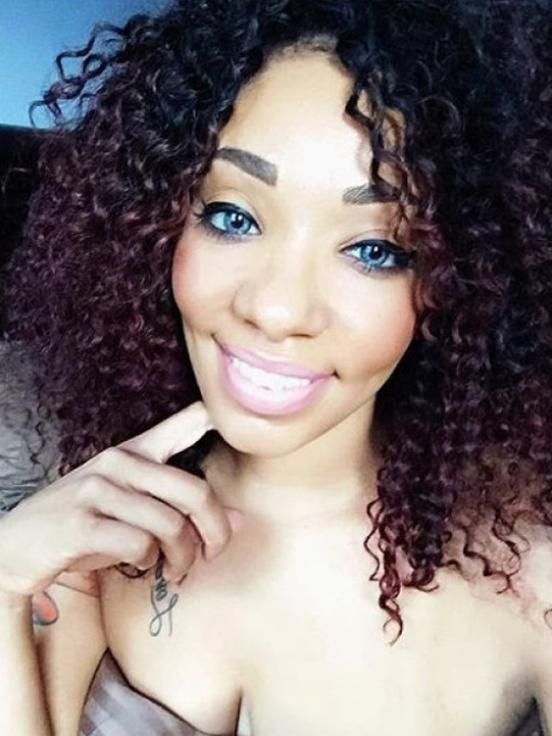 pnsfwebonyselfpics:  It’s not possible to resist this ebony sweetie, she includes