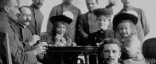 peremadeleine:Maria and Anastasia Nikolaevna of Russia with officers (1905/6 & 1914/15)