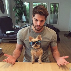 dornanshades:  Nick Bateman and his dog Joey ♥  Credit to nickbatemandaily for the gif.