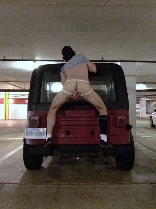 tnt22nva:  Back of my jeep fuck ???