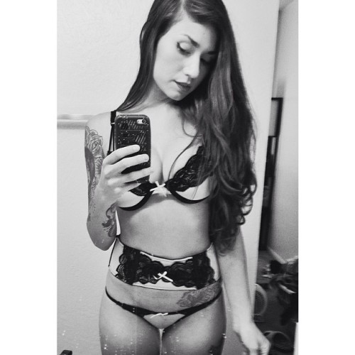 elliasuicide: Whoever got me this lingerie set off my wish list, please email me! I will send you a 