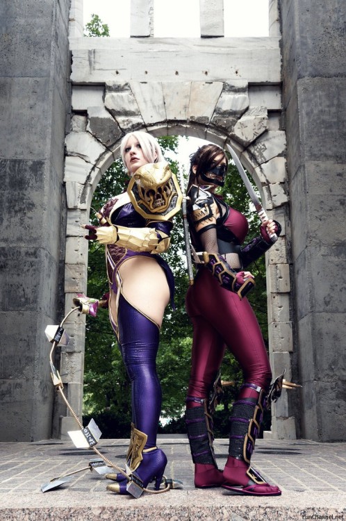 turner-d-century:  fora-dos-padroes:  Ivy x Taky - Soul Calibur  MIss Sinister : Taki ; Belle Chere: Ivy Valentine   Hurt me ;)