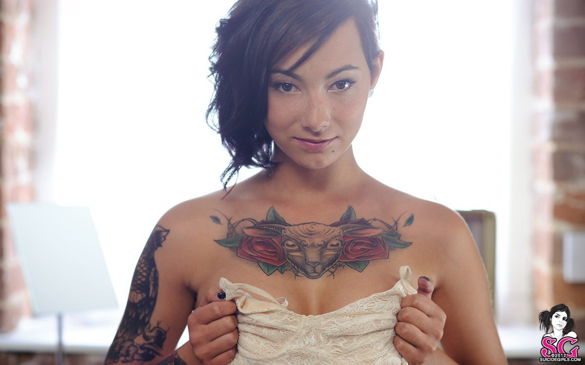 sglovexxx:  Cheri Suicide