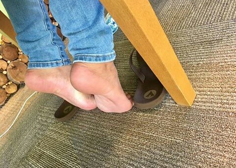 hettym: Library feet