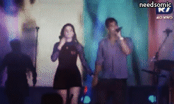 livrepraviversomic:  SOMIC, SÓ AMANHÃ, SP 21.04.2013 !!! - Ele pegando na cintura