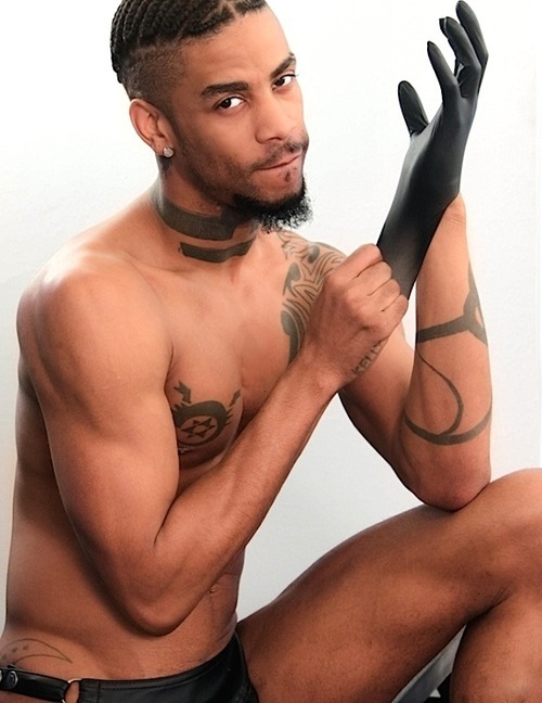 menofcolorgaysex:  http://menofcolorgaysex.tumblr.com/