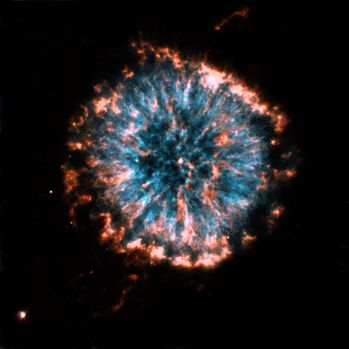 universe&ndash;stuff:The Glowing Eye Nebula, NGC 6571This is a planetary nebula, a structure made fr