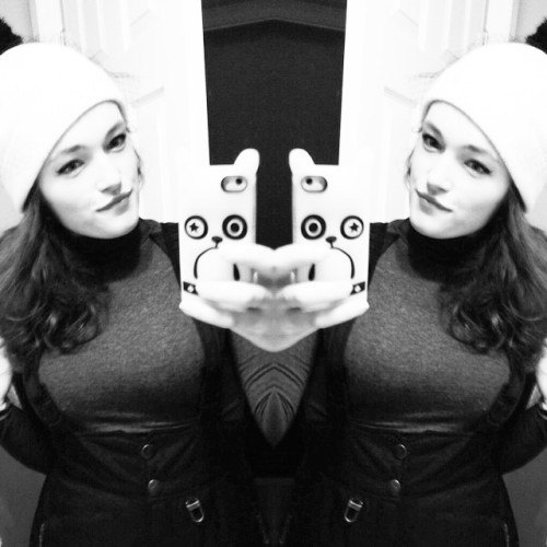 Selfie time ! #selfie #marcbymarcjacobs #frenchy #pug #betseyjohnson #ski #skibunny #blackandwhite