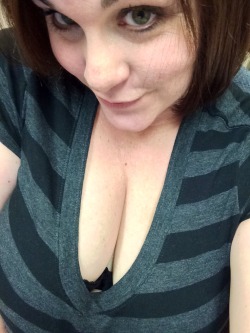 bustymama1014:  Flashing at my desk is such