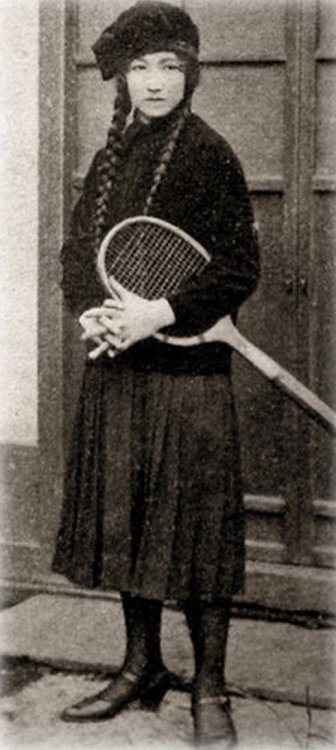 taishou-kun:Young woman student with a tennis racket - Japan - 1928Source Twitter @oldpicture1900