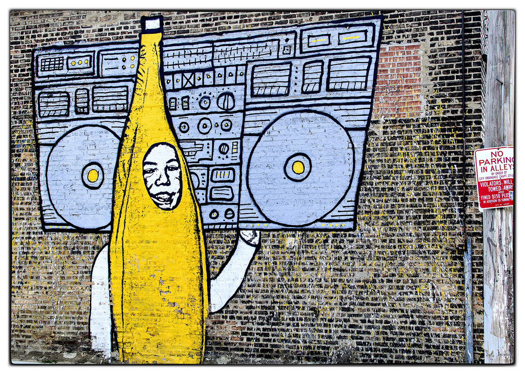 Thumping Banana Bass Beats -
Actual title / artist unknown. Alleyway, near Belmont/Clark -
embiggen by clicking here:
http://ift.tt/1jDThnq
I took this photo on April 19, 2014 at 01:12PM