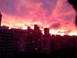 ichoosebehappylove:  Hermoso atardecer en Buenos Aires! 