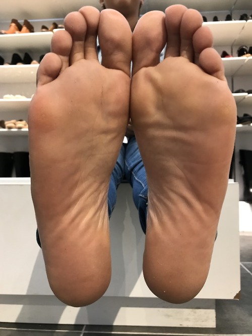 shoe saleswomen big smelly tired soles