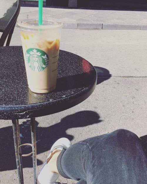 C O F F E E ✌️ #chillout #icedcaramelmacchiato #starbucks #starbucksmannheim #sun #vacation #enjoy