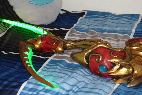 tmirai:  katvalkyriecosplay:Finally done! I’m really happy with the way my Golden Bow turned out (although I definitely wish it was lighter). It’s finally come to life!  Holy shit that is INSANE. Look at that craftsmanship and detailing! That is crazy.